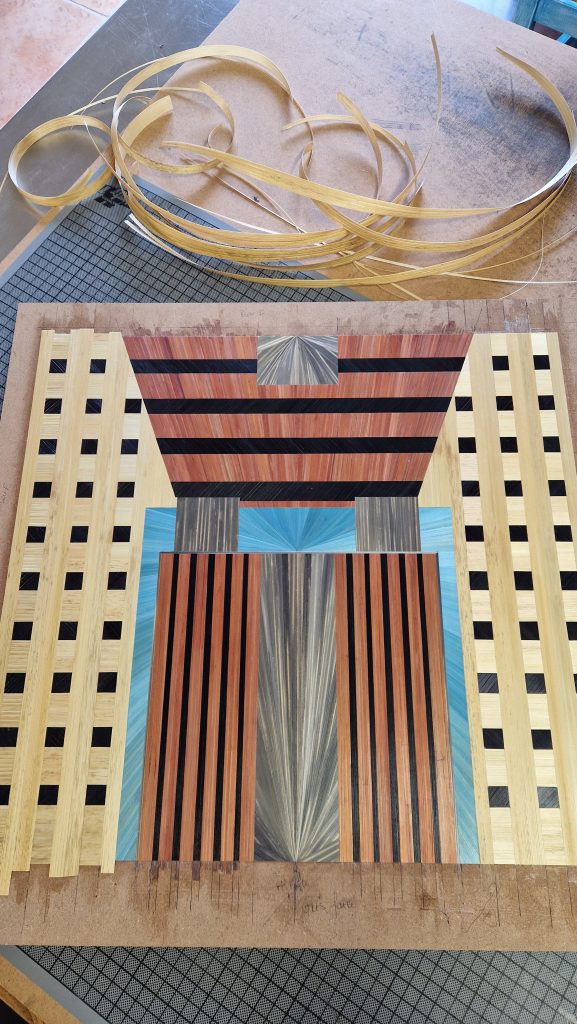 Décor mural Portland, décor mural en marqueterie de paille , photo atelier. Artisanat français par Sandrine Reverseau Meubles Les Pieds Sur La Table