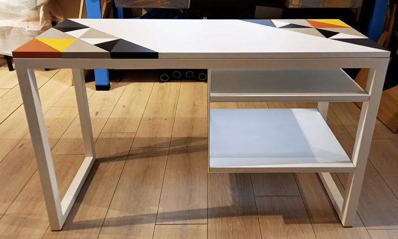 Bureau ordinateur design et fonctionnel sur mesure. Bureau créé et fabriqué par Les Pieds Sur La table atelier français