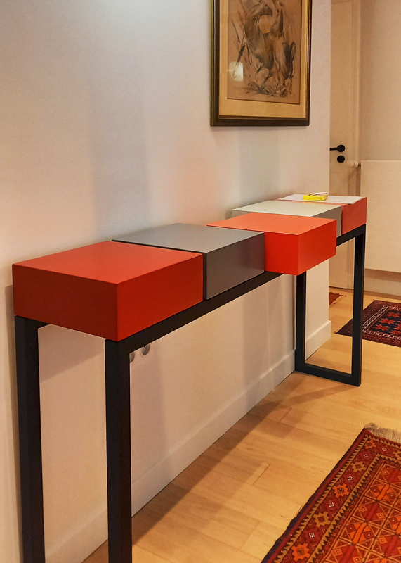console d'entrée design sur-mesure avec tiroirs. Design et fabrication française par Les Pieds Sur La Table mobilier Paris