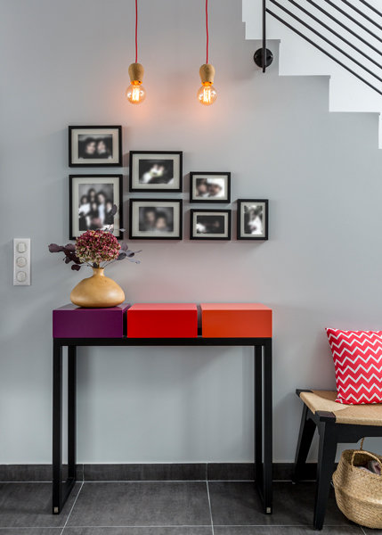 console design sur mesure décorative acier et cubes aubergine rouge orange Pied Estal mobilier Les Pieds Sur La Table réalisation maison