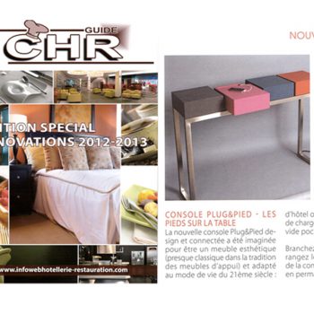 Console design connectée hotels dans guide CHR 2012-2013. Console Plug&Pied recharge les mobiles- Mobilier design modulable et coloré Les Pieds Sur La Table