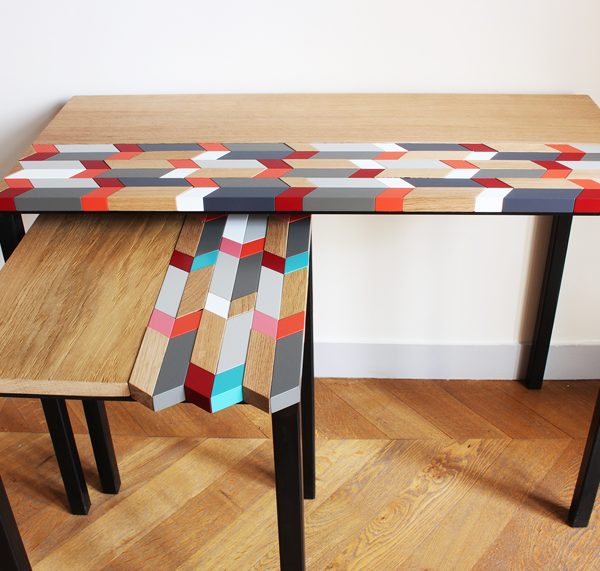 Consoles design sur mesure à motif origami original laqué et bois massif brossé. Création et réalisation par Sandrine Reverseau pour une maison privée. Mobilier Les Pieds Sur La Table