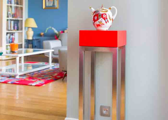 console connectée design rouge Plug and Pied mobilier Les Pieds Sur La Table réalisation maison