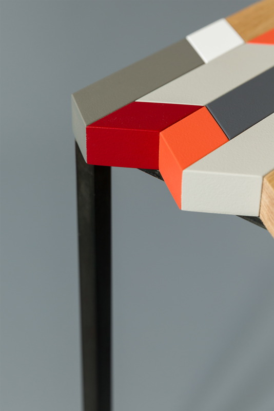 Modèle Panorama M de l'ensembles des Tables basses origami gigognes Panorama-S-M-L-modernes-Vue détail du motif découpé- Design-Sandrine-Reverseau-Collection Origami Mobilier-Les-Pieds-Sur-La-Table