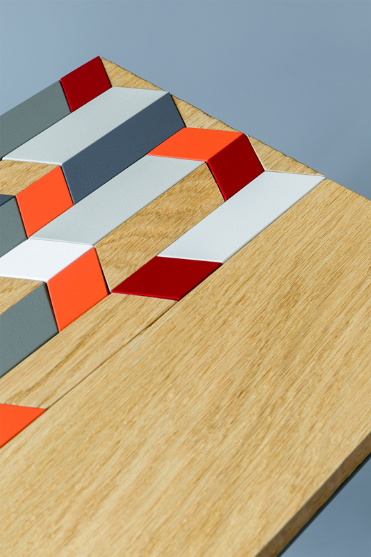 Table basse chêne brossé et motif origami en couleurs. Table basse taille moyenne Panorama M Collection Origami Mobilier-Les-Pieds-Sur-La-Table