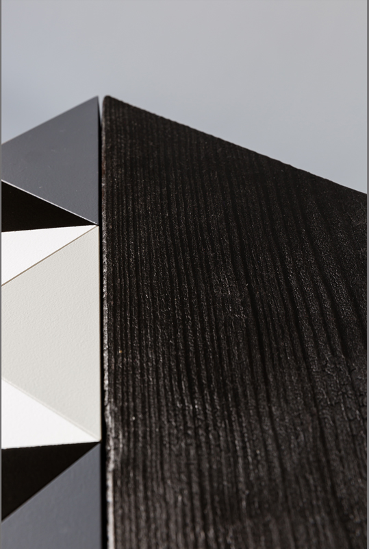 Table basse en bois brûlé et motif origami Panorama-S - Design-Sandrine-Reverseau-Collection Origami Mobilier-Les-Pieds-Sur-La-Table