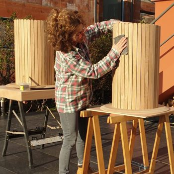 Fabrication des tables en chêne sur mesure dans l'atelier Les Pieds Sur La Table.