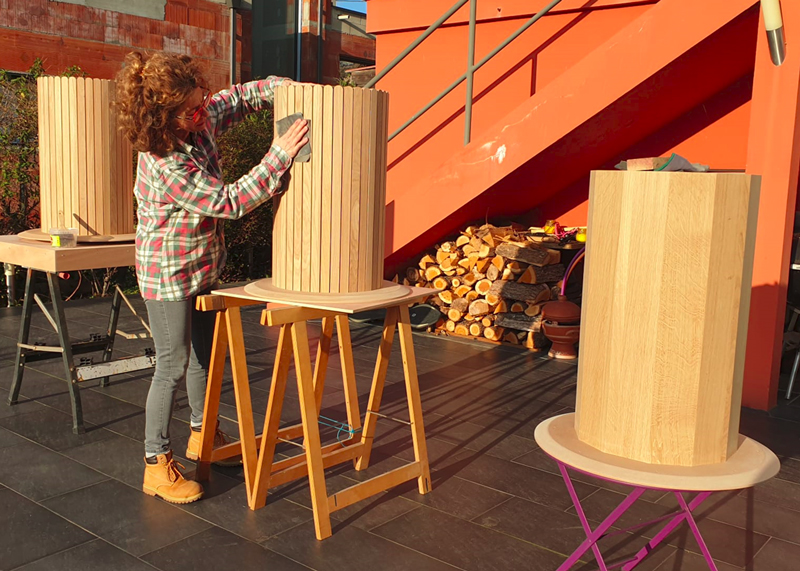 Fabrication des tables de réunion en chêne sur mesure dans l'atelier Les Pieds Sur La Table. Design Morning.