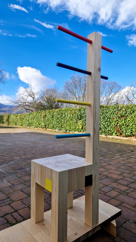 Tabouret en bois massif design moderniste. Fabrication mobilier Les Pieds Sur La Table, fabricant français de meubles sur mesure