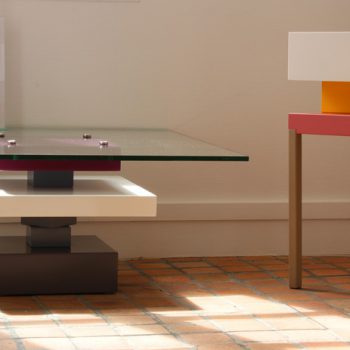 Vente éphémère du Mobilier contemporain design Les PIeds Sur La Table créateur et fabricant à la boutique éphémère de Rueil-Malmaison. Table basse PIed-G Uno et chevet laqué Pied-de-Grue