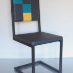 chaise design Pied-Tine dossier haut structure acier et dossier damier par Les Pieds Sur la Table