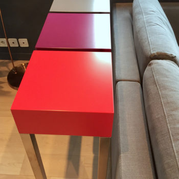 console connectée inox rouge aubergine fauve fuchsia Plug and Pied mobilier Les Pieds Sur La Table réalisation maison