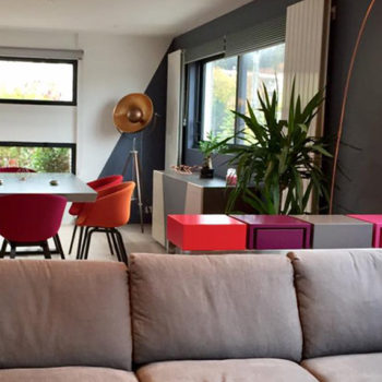 console connectée inox rouge aubergine Plug and Pied mobilier Les Pieds Sur La Table réalisation maison