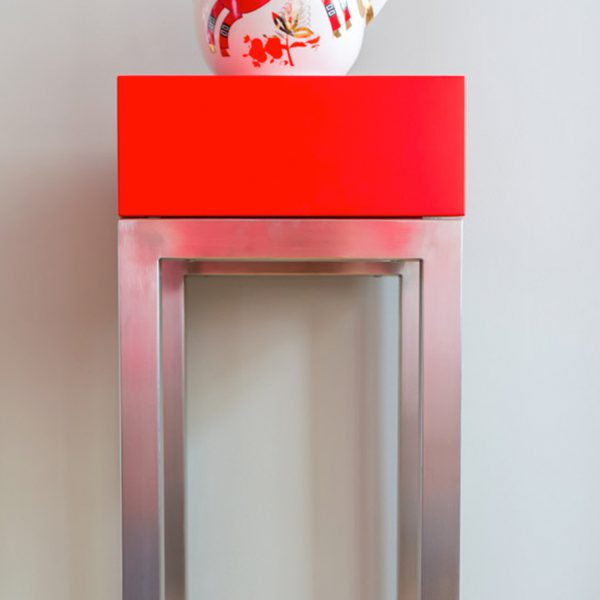 console connectée design rouge Plug and Pied mobilier Les Pieds Sur La Table réalisation maison détail