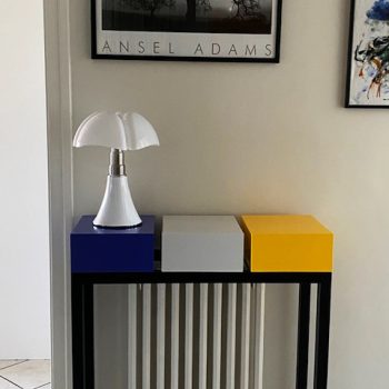 Console design sur mesure et lampe Gae Aulenti. Console cache radiateur sur mesure création et fabrication Les Pieds Sur La Table meubles design