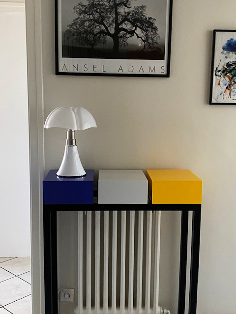 Console design sur mesure cache radiateur et lampe Gae Aulenti. Console cache radiateur sur mesure création et fabrication Les Pieds Sur La Table meubles design