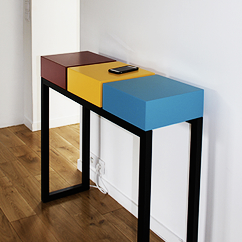 Console design connectée sur mesure. Création et fabrication mobilier contemporain Les Pieds Sur La Table