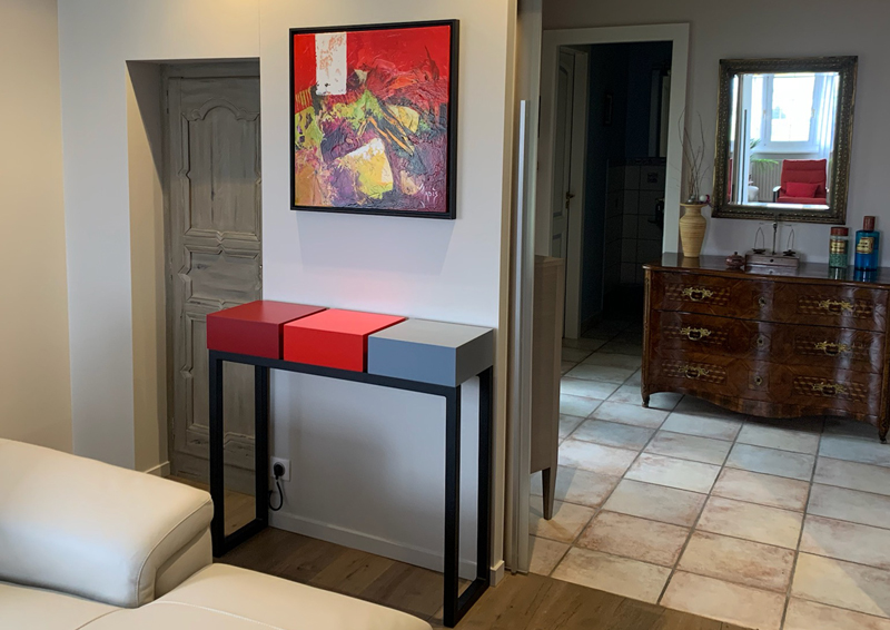 Console design en couleurs rouge piment, rouge Paris, gris béton sur mesure. Création et fabrication française par Les Pieds Sur La Table meubles contemporains.