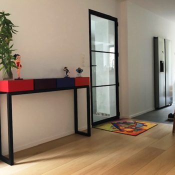 Console en couleurs rouge, bleu, orange, pied noir, design et fabrication française par Les Pieds Sur La Table mobilier Paris