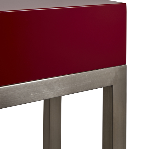 console design petit format Plug&Pied couleurs rouge piment. Pied inox brossé. Meubles Les Pieds Sur La Table détail