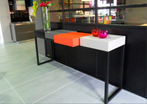 console design contemporaine acier noir cubes orange noir beige L186 Plug and Pied mobilier Les Pieds Sur La Table réalisation maison