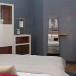 mobilier chambre hotel prototype dressing placard penderie bois tole perforée Chambre 306 mobilier Les Pieds Sur La Table