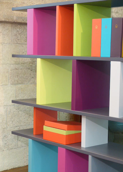 bibliothèque étagère modulable sur mesure couleurs multicolore Tu Lis Pied mobilier Les Pieds Sur La Table détail