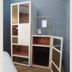 mobilier chambre hotel prototype meuble minibar bois tôle perforée Chambre 306 mobilier Les Pieds Sur La Table