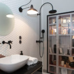 mobilier chambre hotel prototype vitrine design Chambre 306 mobilier Les Pieds Sur La Table salle de bain