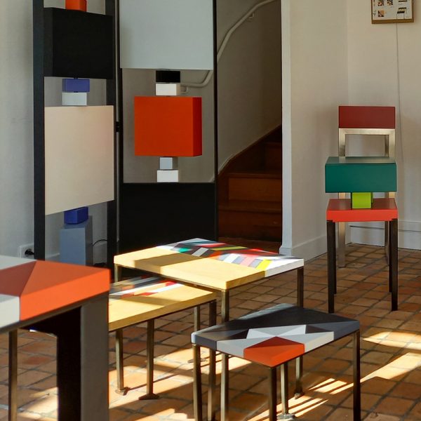 Vente meubles contemporains Les Pieds Sur La Table à la boutique éphémère Rueil-Malmaison septembre 2020 - Création de meubles Collection Origami en marqueterie