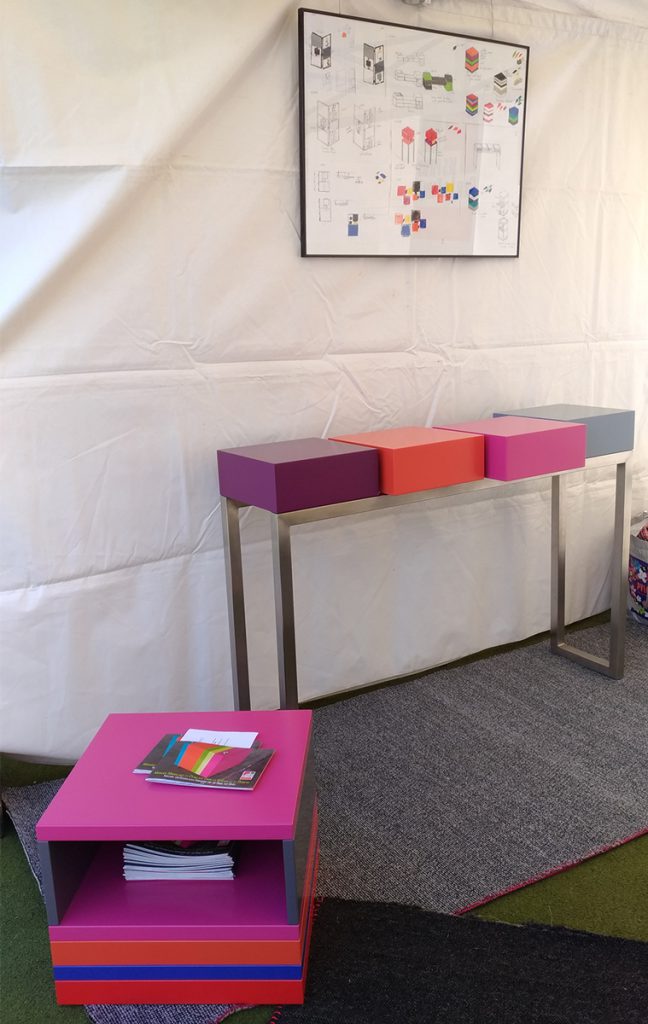 Métiers d'art, Exposition mobilier design Les Pieds Sur La Table aux Journées européennes des Métiers d'Art 2018 Rueil-Malmaison, Console design et connectée Plug&Pied