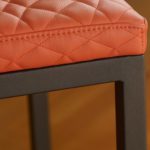 chaise design finition piétement acier thermolaqué noir grainé par Les Pieds Sur la Table