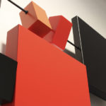 sculpture murale graphique animée horizontale noir rouge Pas-Pied-Peint Mobilier Les Pieds Sur La Table détail