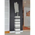 socle pour objet d'art sur mesure laque blanc gris Mille-Pied grand modèle mobilier Les Pieds Sur La Table réalisation maison