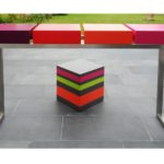 console design décorative cubes en couleurs et inox Pied Estal mobilier Les Pieds Sur La Table modèle original avec table basse