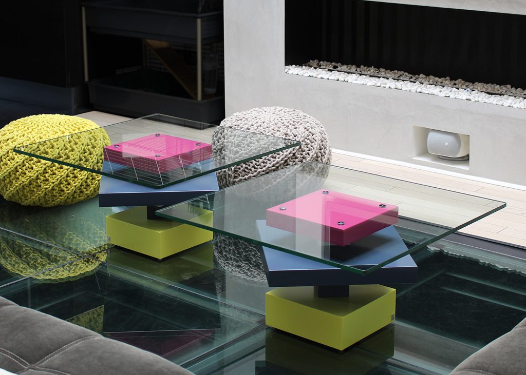 tables basses laquee en couleurs sur mesure et verre Pied G Uno mobilier modulable les pieds sur la table