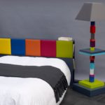 tête de lit avec rangements sur mesure couleurs vives Drap-Pied mobilier Les Pieds Sur La Table