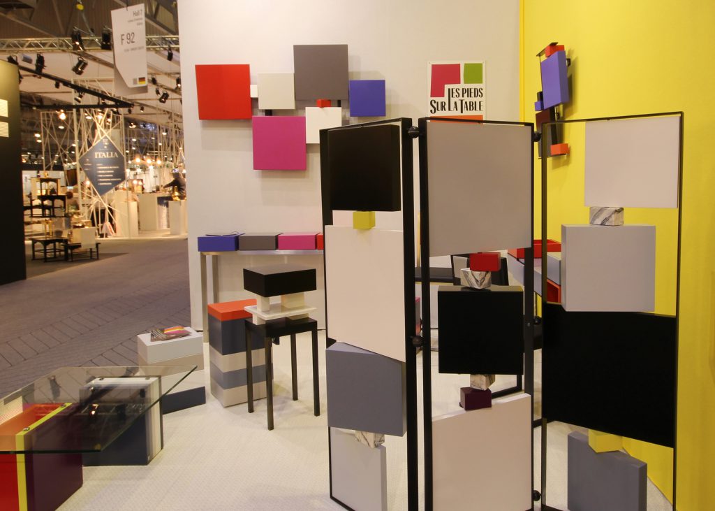 Paravent design marbre Tournis-Pied Mobilier Les Pieds Sur La Table
